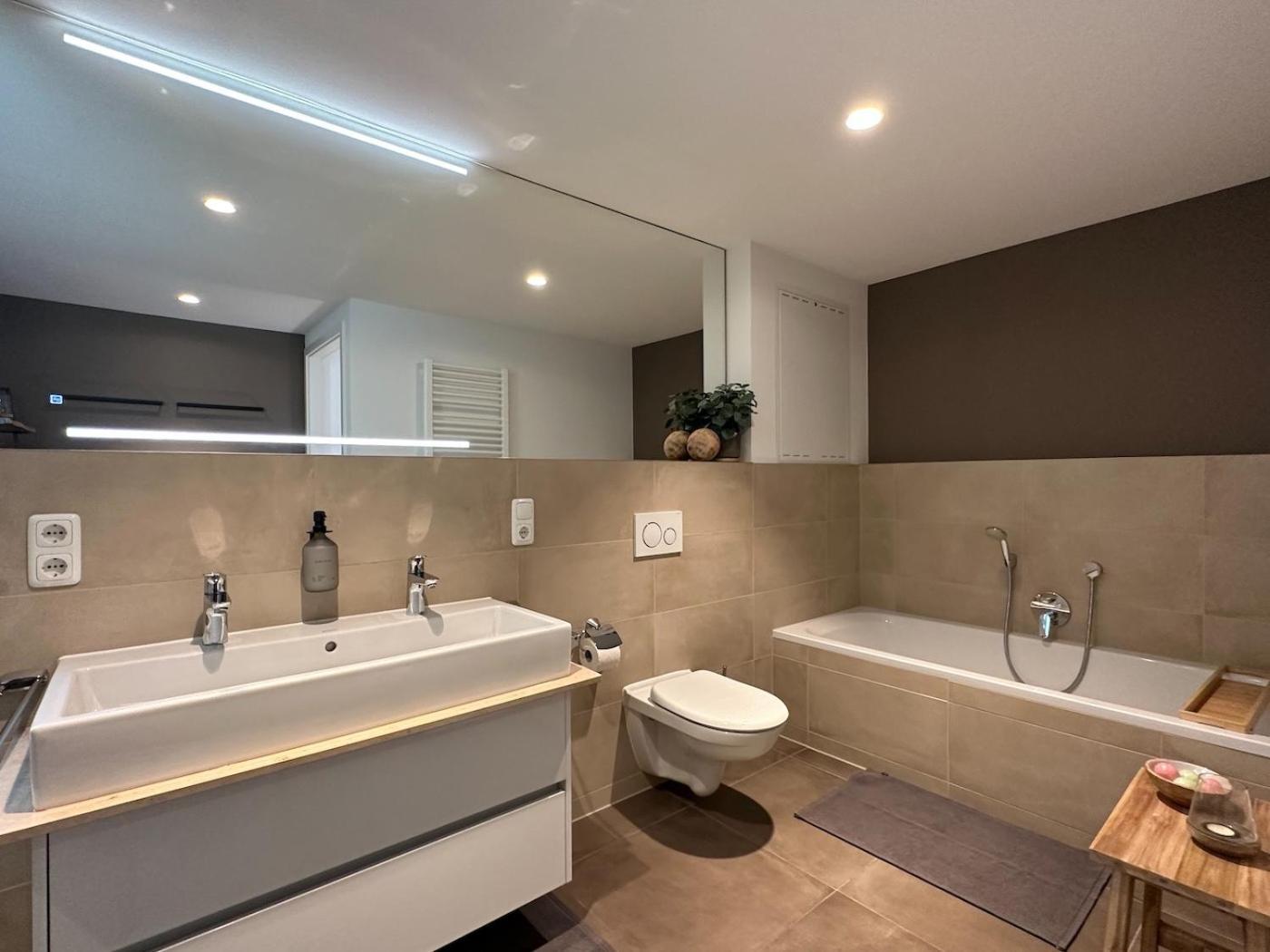 Truly - Viel Platz Fuer Business & Familie - Modern, Garage, Fahrstuhl Apartment เอาก์สเบิร์ก ภายนอก รูปภาพ